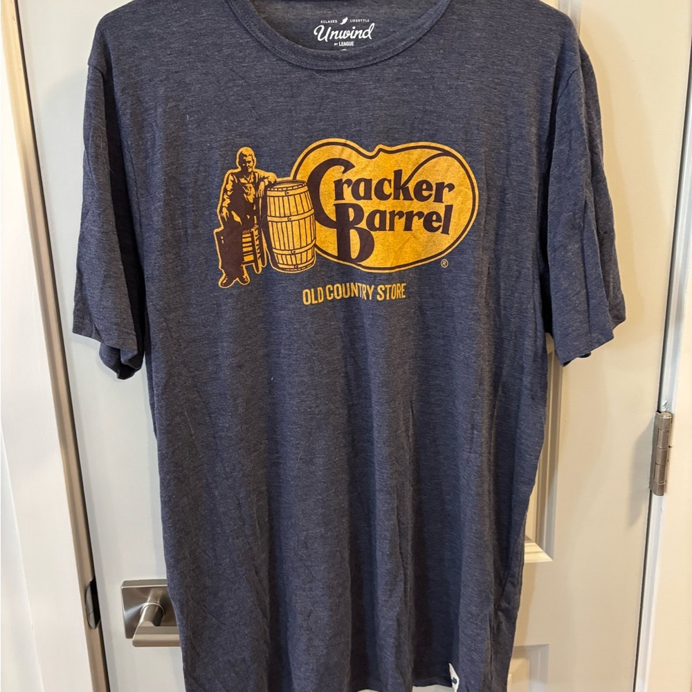 Cracker Barrel Men's Blue Graphic T-Shirt